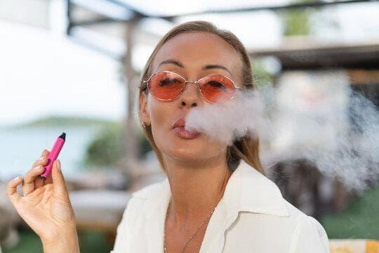 Liquids erleben: So findest du das perfekte e Zigarette ladegerät für dein Dampferlebnis