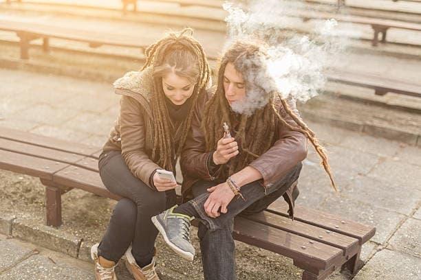 E-cigarete Ratgeber mit praktischen Tipps und Ursachenklärung bei e-zigarette komischer geschmack im mund